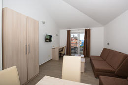 Apartmán 403 - hotel Ivando - depandance****, Drvenik, Chorvatsko