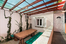 Terasa společná pro apartmán A1 a studio A5 - apartmány Eva, Baška, ostrov Krk, Chorvatsko