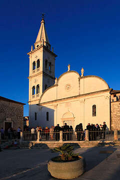 Jelsa - farní kostel sv. Fabiána a Šebestiána (Sveti Fabijan i Sebastijan), ostrov Hvar, Chorvatsko