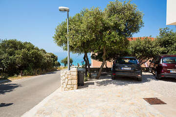 Apartmány Maša-II - parkoviště u domu, Mandre, ostrov Pag, Chorvatsko