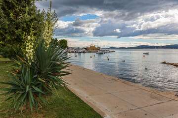 Sv. Filip i Jakov - přístaviště v centru letoviska, Chorvatsko