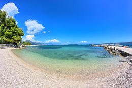 Kaštel Štafilić - pláž u hotelu Resnik**, Chorvatsko