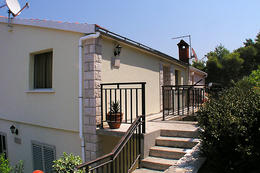 Apartmány Matej - vchod k apartmánům, Prigradica, ostrov Korčula, Chorvatsko