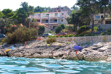 Apartmány Matej - skalnatá pláž pod domem, Prigradica, ostrov Korčula, Chorvatsko