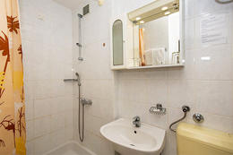 Pokoj s výhledem do parku, hotel Resnik, Kaštel-Štafilić, Chorvatsko