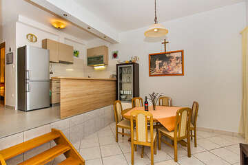 A1 - apartmány Michael, Pisak, Omišská riviéra, Chorvatsko