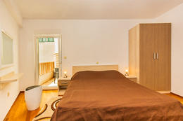 A2 - apartmány Leut (dveře z ložnice na terasu jsou zrušeny, fotky ložnice nejsou aktuální), Drvenik, Makarská riviéra, Chorvatsko