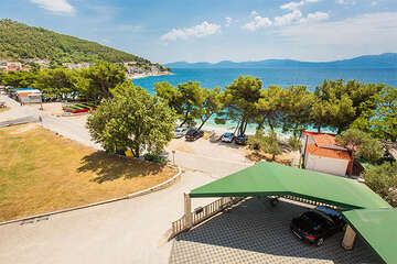 Apartmány Leut - parkování u domu, Drvenik, Makarská riviéra, Chorvatsko