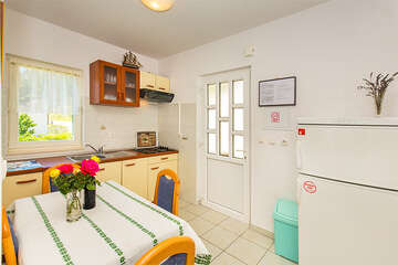 A2 - apartmány Michael, Pisak, Omišská riviéra, Chorvatsko