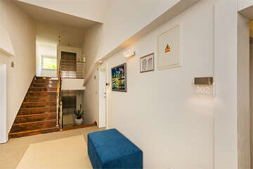 Hotel Srečko**** - hotelové schodiště a výtah, Drvenik, Makarská riviéra, Chorvatsko