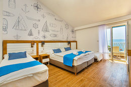 příklad čtyřlůžkového pokoje (pokoj 303) - hotel Srečko, Drvenik, Makarská riviéra, Chorvatsko