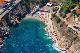 Apartmány Vrbnik 11 - pláž Zgribnica 350 m od domu - letecký pohled, Vrbnik, ostrov Krk, Chorvatsko