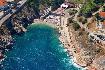 Vrbnik - pláž Zgribnica - letecký pohled, ostrov Krk, Chorvatsko