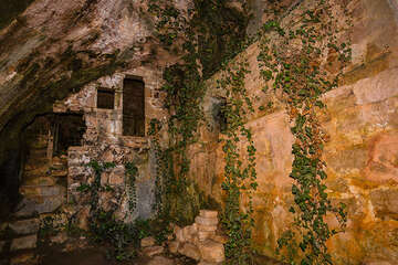 Dračí jeskyně (Zmajeva špilja), ostrov Brač, Chorvatsko