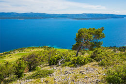 Dračí jeskyně (Zmajeva špilja), ostrov Brač, Chorvatsko