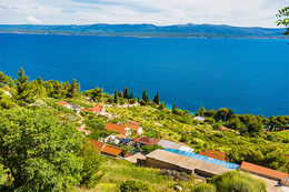 Dračí jeskyně (Zmajeva špilja), ostrov Brač, Chorvatsko