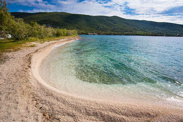 Zátoka Brijesta - pláž, poloostrov Pelješac, Chorvatsko
