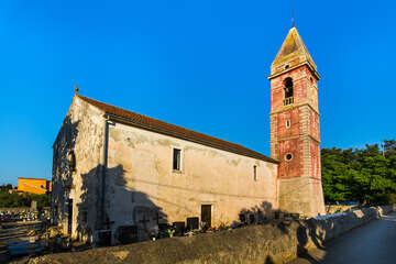 Preko - kostel, ostrov Ugljan, Chorvatsko