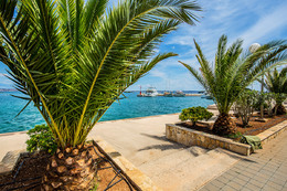 Preko - promenáda, ostrov Ugljan, Chorvatsko