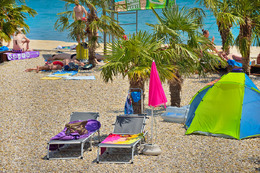 Apartmány Dalmacija - oblázkové a betonové plochy k opalování, Preko, ostrov Ugljan, Chorvatsko