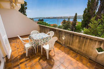 A2 - apartmány Bracera - terasa s pohledem na moře (vstup ze druhé a třetí ložnice), Stará Novalja, ostrov Pag, Chorvatsko