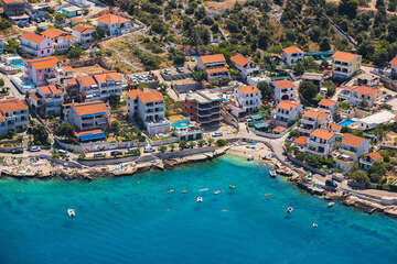 Ražanj - oblázková pláž Ljoljinica-Mezaroca - letecký pohled, Šibenická riviéra, Chorvatsko