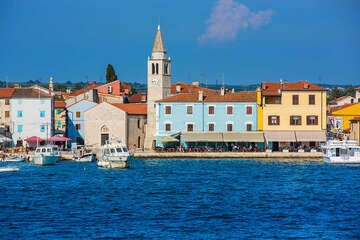 Fažana - nábřeží, Istrie, Chorvatsko