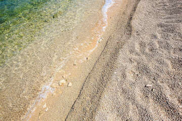 Ražanj - oblázková pláž Varoš, Šibenická riviéra, Chorvatsko