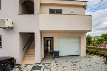 Apartmány Smokva - vstupní chodba k apartmánům, Ražanj, Šibenická riviéra, Chorvatsko