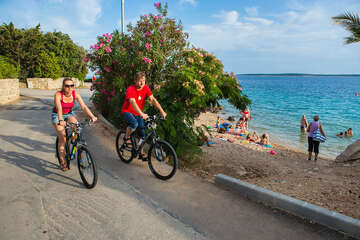 Apartmány Ivica - můžete si zde zapůjčit horská kola a projet se krásnou promenádou kolem moře, Mandre, ostrov Pag, Chorvatsko