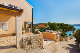 Apartmány Vivien, Sevid, Trogirská riviéra, Chorvatsko