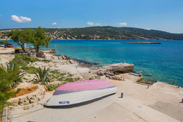 Apartmány Vivien - betonová opalovací mola pod domem, Sevid, Trogirská riviéra, Chorvatsko