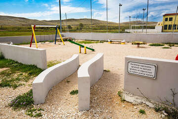 Vlašiči - dětské hřiště, ostrov Pag, Chorvatsko