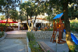 Mandre - restaurace Lanterna, ostrov Pag, Chorvatsko