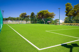 Novalja - hřiště pro malou kopanou, ostrov Pag, Chorvatsko