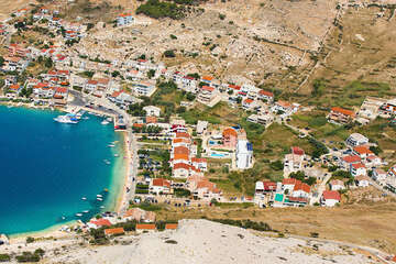 Letovisko Metajna - letecký pohled, ostrov Pag, Chorvatsko