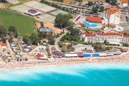Baška - Funny Park a pláž Vela plaža - letecký pohled, ostrov Krk, Chorvatsko