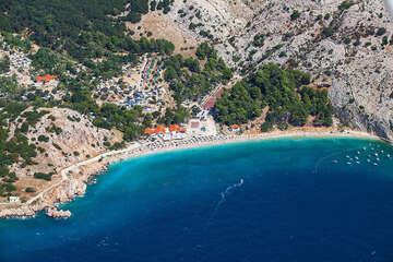 Baška - FKK pláž Bunculuka v severní části letoviska, ostrov Krk, Chorvatsko