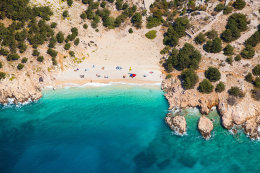 Baška - FKK pláž Storišče (východně za Bunculukou), ostrov Krk, Chorvatsko