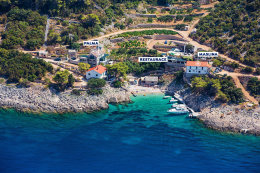 Ostrov Hvar - severní zátoka s apartmány Palma a Maslina, Chorvatsko