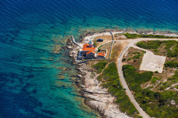 Sučuraj - maják na nejvýchodnějším mysu, ostrov Hvar, Chorvatsko