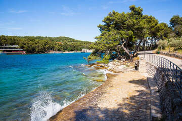 Stari Grad - pláž, ostrov Hvar, Chorvatsko