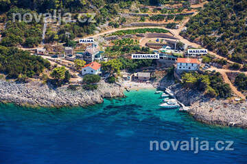 Ostrov Hvar - severní zátoka s apartmány Palma a Maslina, Chorvatsko