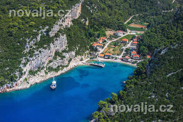Vela Stiniva - letecký pohled, ostrov Hvar, Chorvatsko