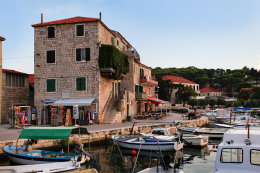 Postira, ostrov Brač, Chorvatsko