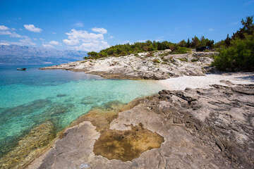 Sumartin - pláž přístupná také pro invalidy, ostrov Brač, Chorvatsko