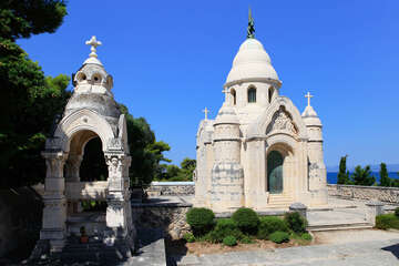 Supetar - mauzoleum rodiny Petrinovićů, ostrov Brač, Chorvatsko