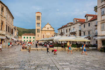 Hvar - náměstí sv. Štěpána, ostrov Hvar, Chorvatsko