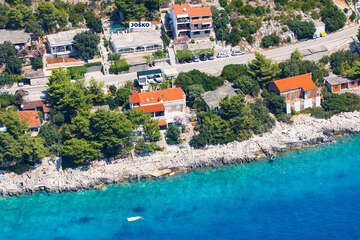 Prižba - pobřeží mezi poloostrovy Ratac a Prišćapac - letecký pohled, ostrov Korčula, Chorvatsko