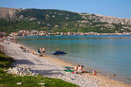 Baška - pláž Vela plaža, ostrov Krk, Chorvatsko